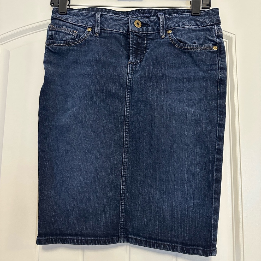 GUESS low waisted denim pencil skirt.